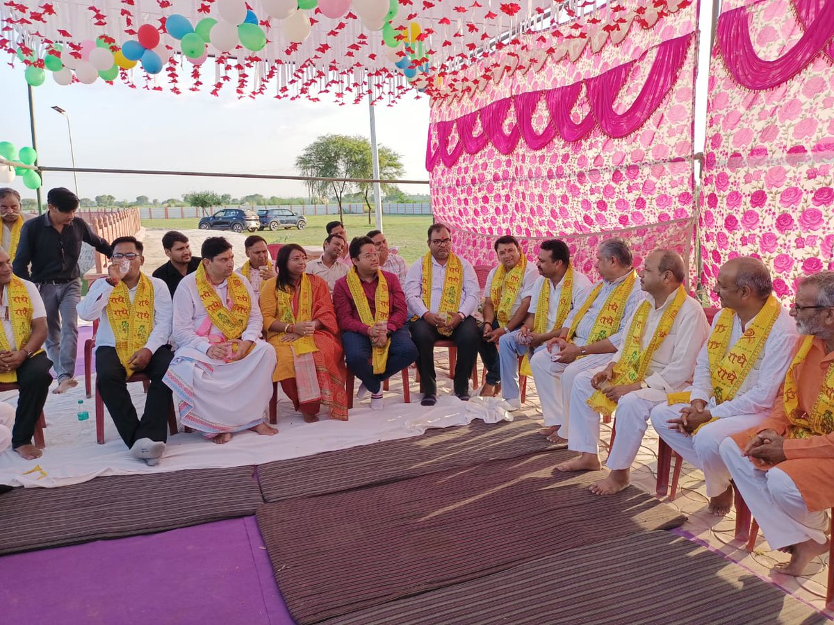 dprokiran's tweet photo. कल विश्व प्रसिद्ध राधा अष्टमी उत्सव के पावन पर्व पर रावल ग्राम पंचायत में ऐतिहासिक सरोवर के तट पर पूजन किया गया।
#आजादी_का_अमृत_महोत्सव 
#स्वच्छभारतअभियान 
@uppanchayatiraj https://t.co/bqtXX5cJ7z