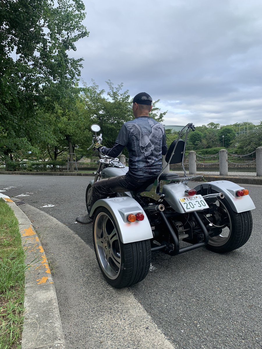 bmwracing_e34's tweet photo. 【自己紹介】
名前：うっちー酒宴男優
性別：ポンコツおやじ
年齢：気持ちだけは今だに少年
車種：MAGNA 250 トライク
　　　1994年式 (初期型)
住み：大阪市内
趣味：ハイキング/キャンプ/
             ゴルフ/温泉/旅行
一言：無言フォロー失礼します。
　　　バイク仲間と繋がりたい https://t.co/q9QNIls1Xk