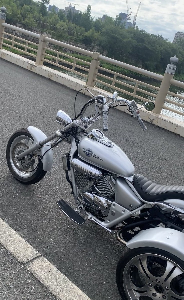 bmwracing_e34's tweet photo. 【自己紹介】
名前：うっちー酒宴男優
性別：ポンコツおやじ
年齢：気持ちだけは今だに少年
車種：MAGNA 250 トライク
　　　1994年式 (初期型)
住み：大阪市内
趣味：ハイキング/キャンプ/
             ゴルフ/温泉/旅行
一言：無言フォロー失礼します。
　　　バイク仲間と繋がりたい https://t.co/q9QNIls1Xk