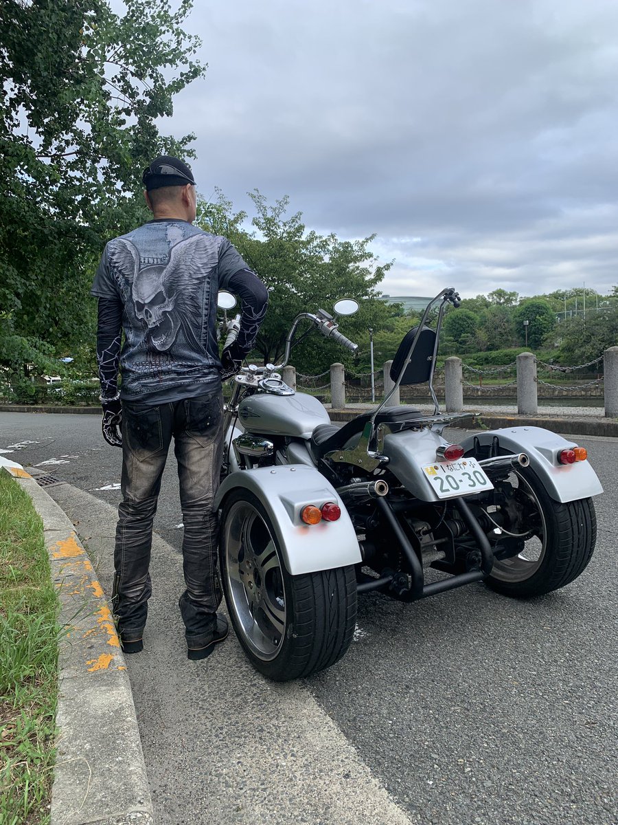 bmwracing_e34's tweet photo. 【自己紹介】
名前：うっちー酒宴男優
性別：ポンコツおやじ
年齢：気持ちだけは今だに少年
車種：MAGNA 250 トライク
　　　1994年式 (初期型)
住み：大阪市内
趣味：ハイキング/キャンプ/
             ゴルフ/温泉/旅行
一言：無言フォロー失礼します。
　　　バイク仲間と繋がりたい https://t.co/q9QNIls1Xk