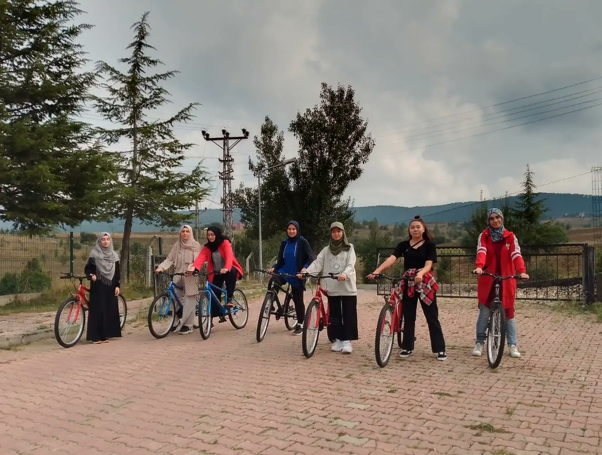 AliyaProjesi's tweet photo. Aliya Projesi kapsamında yapılan 4. Kampımız 2-6 Eylül tarihleri arasında Karabük Ovacık'ta yapıldı. Eğlenceli günler yaşandı, sağlam dostluklar kuruldu. Emeği geçen tüm yetkililere, Gençlik ve Spor Bakanlığı, katılımcılara ve Proje Koordinatörü Anadolu Vakfına teşekkür ederiz. https://t.co/43o5EyBxdm