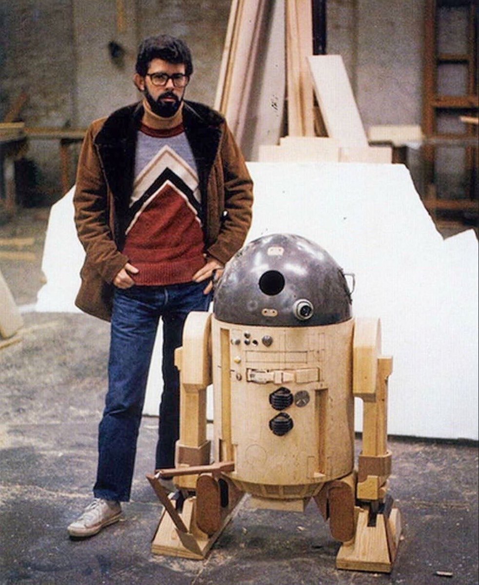 sw_tweets's tweet photo. George Lucas with an R2-D2 prototype on the set of #StarWars https://t.co/wLST1rGsPN