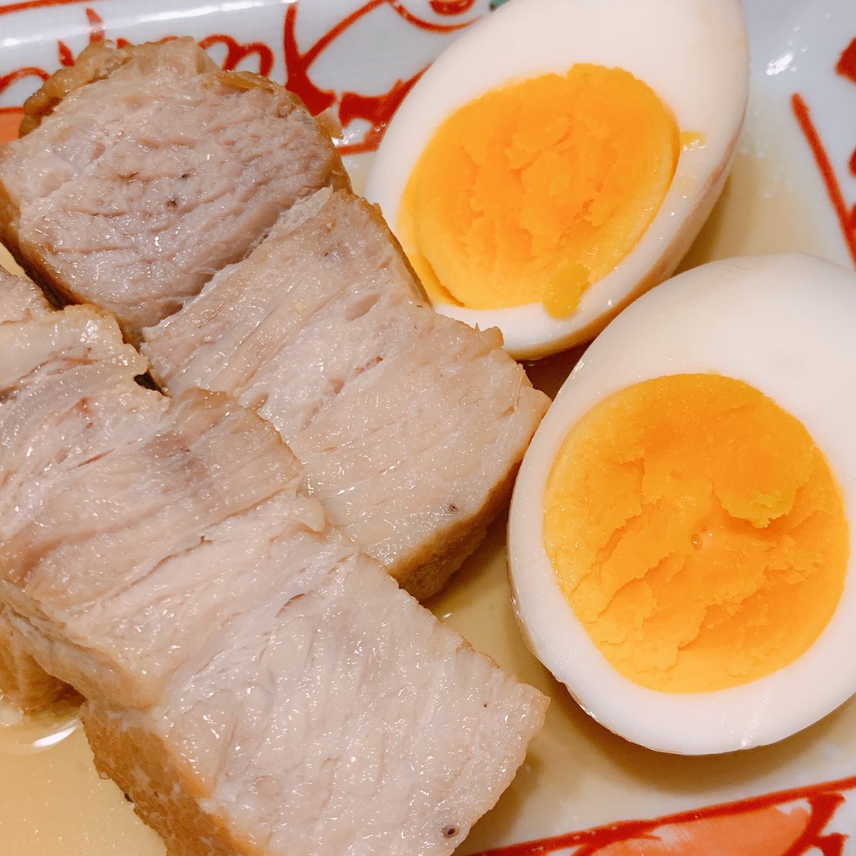 HotsuKitchen's tweet photo. 角煮！！！
煮卵が火が入りすぎず、半熟でもなくいい感じ✌︎

#角煮 https://t.co/HEmoZd9fKy