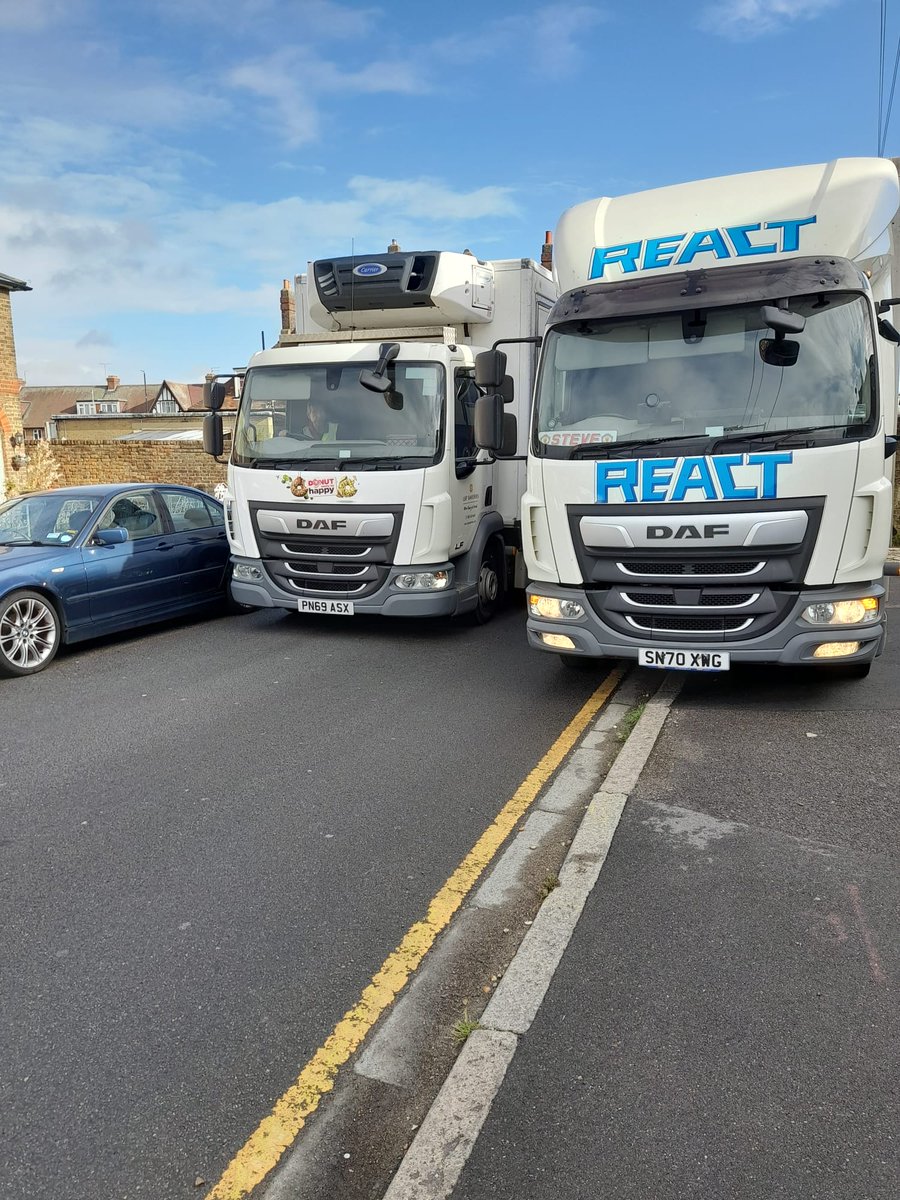 CllrScottFarley's tweet photo. Still on unresolved #Botwell casework.
Angel Lane residents continue to suffer the appalling behaviour of HGVs & other vehicles patronising a local business. Blocking driveways & the road. We've a care home on this one-way street. Continuing to call for action from @Hillingdon https://t.co/S7eGziBvpu