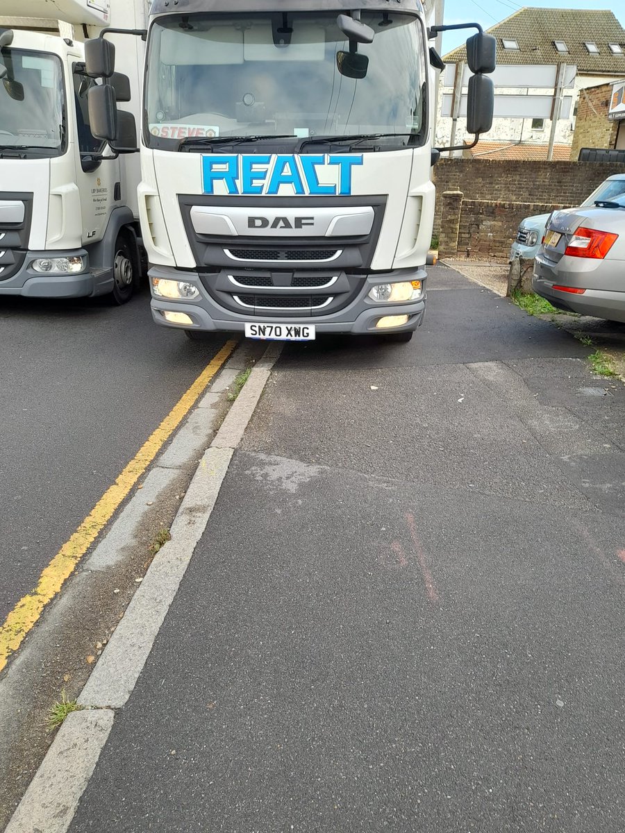 CllrScottFarley's tweet photo. Still on unresolved #Botwell casework.
Angel Lane residents continue to suffer the appalling behaviour of HGVs & other vehicles patronising a local business. Blocking driveways & the road. We've a care home on this one-way street. Continuing to call for action from @Hillingdon https://t.co/S7eGziBvpu