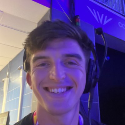 ArchieParker9's tweet photo. Headphones on, feeling at home 🎧#NewProfilePic https://t.co/VImXkq9g04