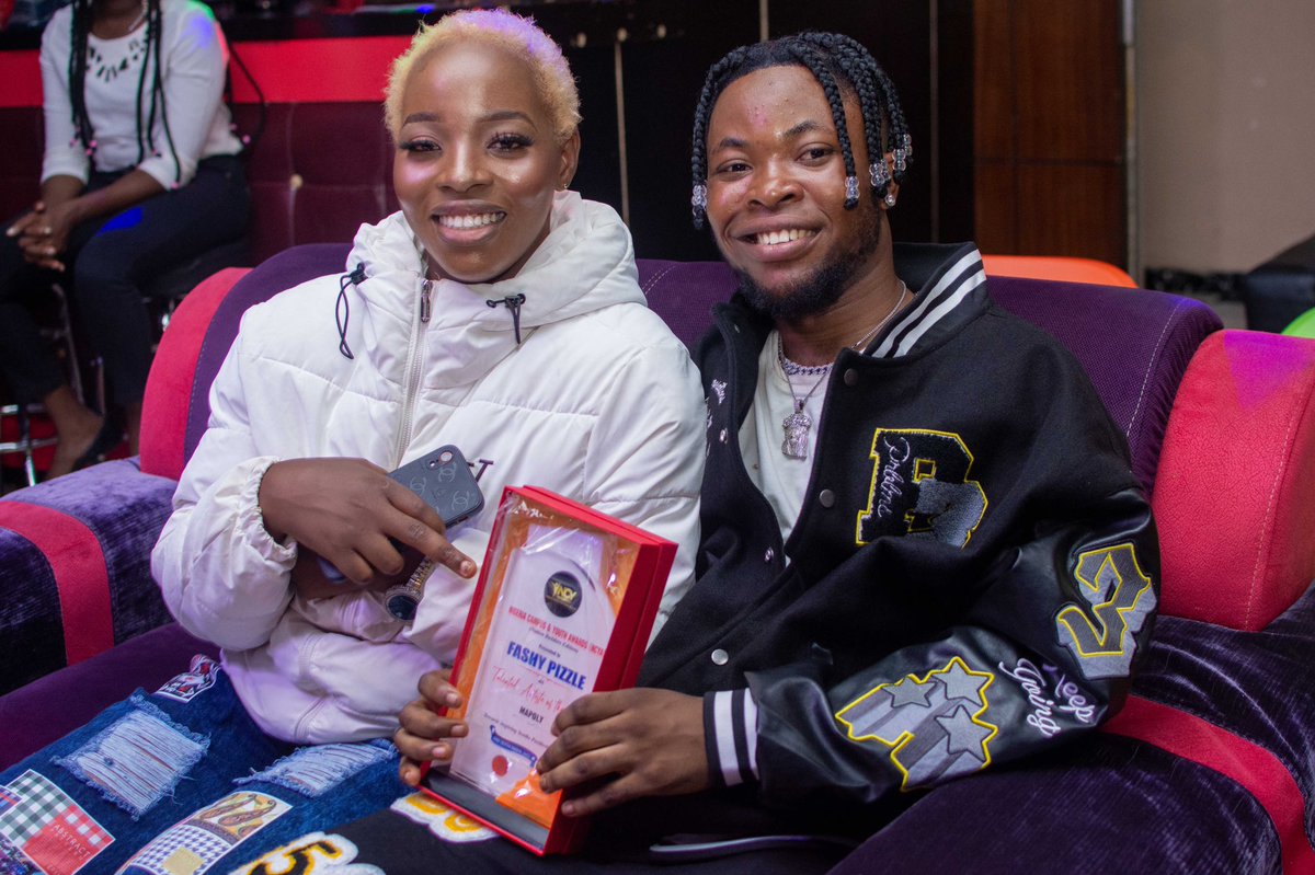 Iamfashypizzle's tweet photo. Always winning🥇👑 #Badjeli🐼 #skriiiboomboom💥💥💥 #award #headies #winning #winner #artist #worldwide @DONJAZZY  #INDvsSL #BORNPINK #SHUTDOWN #Machala https://t.co/kJ7bVnYRyj