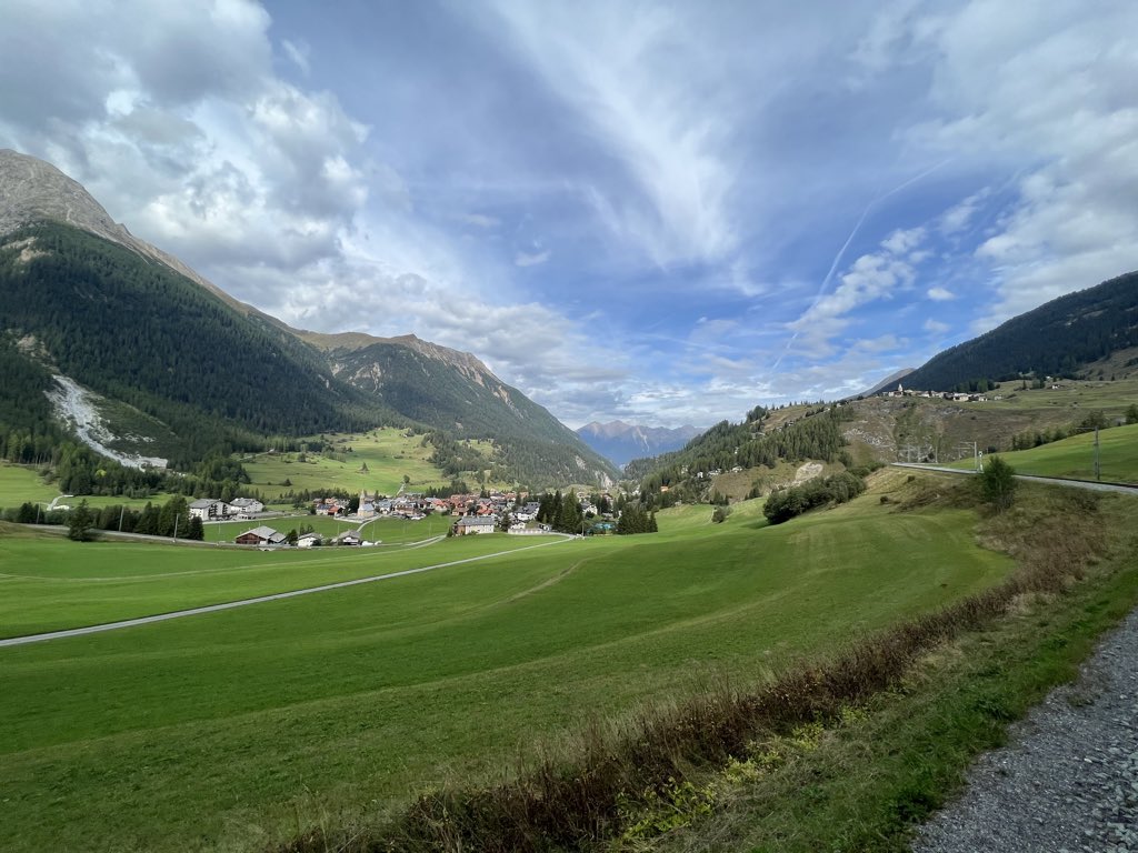 AndreasAtETH's tweet image. More impressions from @rhaetischebahn on my way to #SpinQubit5 @nccrSpin in #Pontresina .