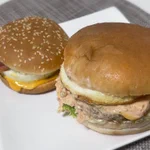 言わなくてもわかる？マクドナルドととコメダ珈琲店のハンバーガー!