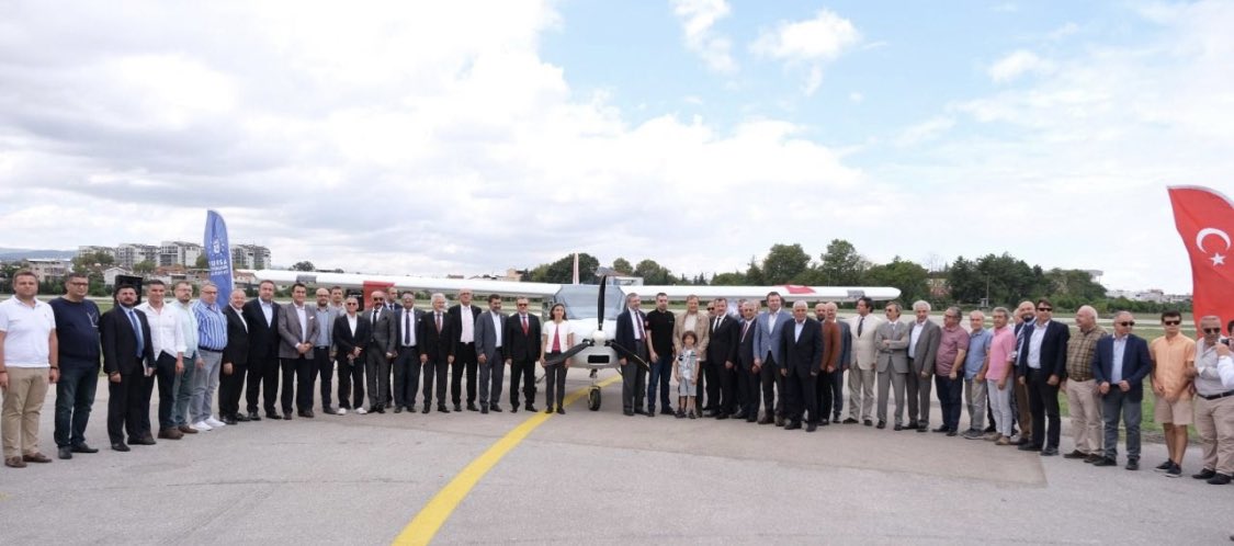 AhmetKhan's tweet photo. #BASDEC (Bursa Hav. Ve Savunma San.) üyemiz @ucaksan_aero yeni yerli sivil uçağı #Troy2000 ‘ın lansmanına katıldık. Yolu açık olsun İnşaAllah.  @BursaTSO @TEI_TUSAS @BaykarTech @guhemas https://t.co/GdXtPk9NFi