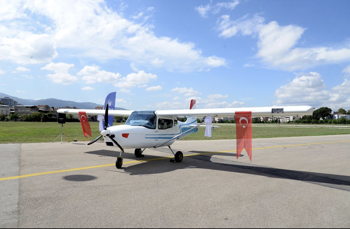 AhmetKhan's tweet photo. #BASDEC (Bursa Hav. Ve Savunma San.) üyemiz @ucaksan_aero yeni yerli sivil uçağı #Troy2000 ‘ın lansmanına katıldık. Yolu açık olsun İnşaAllah.  @BursaTSO @TEI_TUSAS @BaykarTech @guhemas https://t.co/GdXtPk9NFi