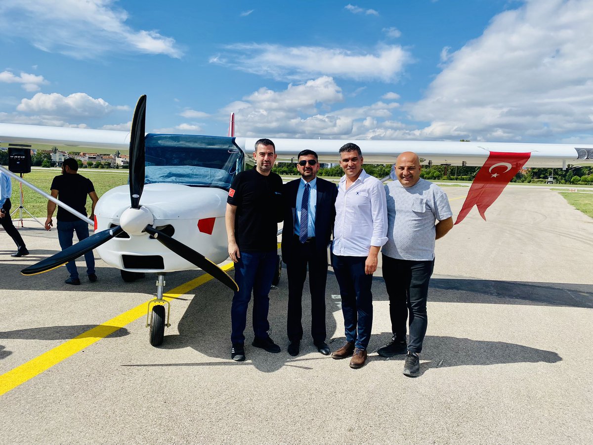 AhmetKhan's tweet photo. #BASDEC (Bursa Hav. Ve Savunma San.) üyemiz @ucaksan_aero yeni yerli sivil uçağı #Troy2000 ‘ın lansmanına katıldık. Yolu açık olsun İnşaAllah.  @BursaTSO @TEI_TUSAS @BaykarTech @guhemas https://t.co/GdXtPk9NFi