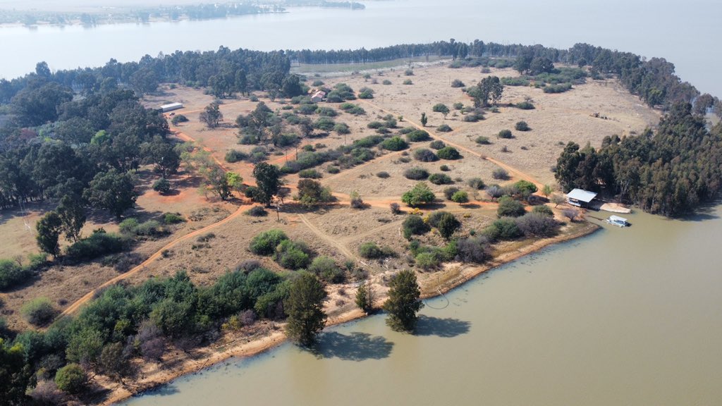 acdblab's tweet photo. How cool are these aerial shots of the UJ Island?! 😆
#droneshots #dronephotography
#BotanyExcursion2022
#TransmittingBotany
@UJBotany @UJScience @ujlibscience @go2uj https://t.co/ADHChvsONN