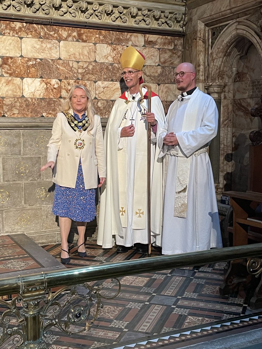 johnkiddle's tweet photo. Last night, a very happy licensing at Christ Church East Sheen saw the beginning of Jonathan Haynes @SheenJesusSheen ministry as Team Vicar.
A celebration of ministry shaped by grace and resurrection and rooted in the call of Christ to love and walk together. @SouthwarkCofE https://t.co/AbpIsbODBQ