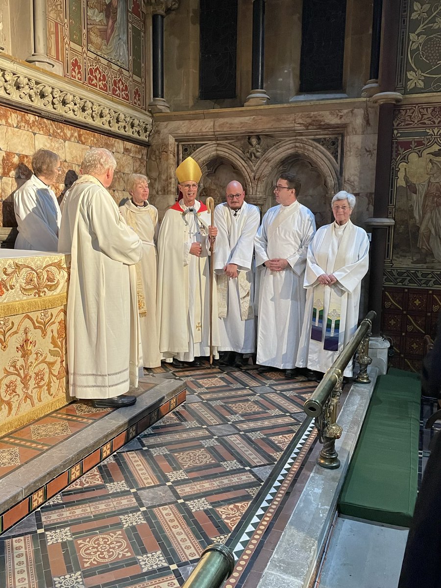 johnkiddle's tweet photo. Last night, a very happy licensing at Christ Church East Sheen saw the beginning of Jonathan Haynes @SheenJesusSheen ministry as Team Vicar.
A celebration of ministry shaped by grace and resurrection and rooted in the call of Christ to love and walk together. @SouthwarkCofE https://t.co/AbpIsbODBQ