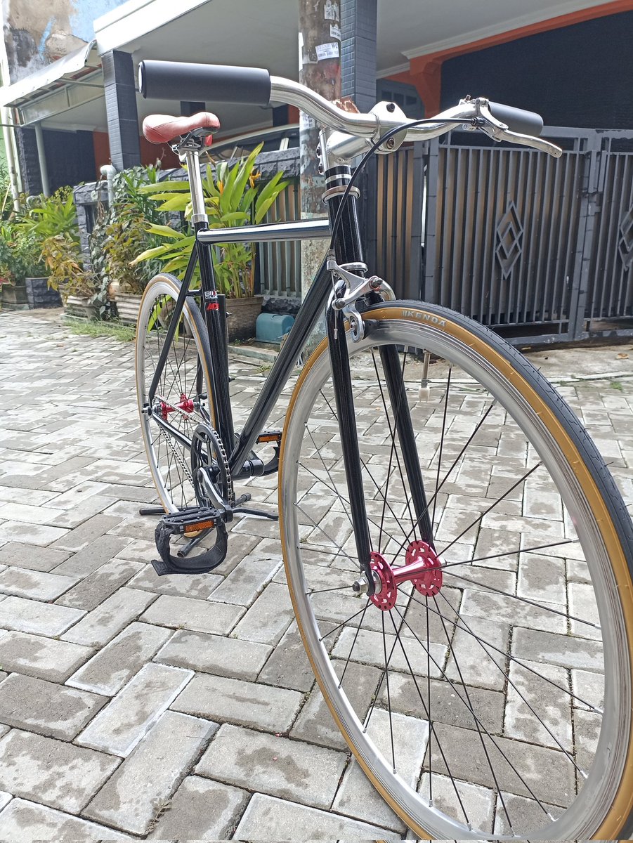 AjongDragon's tweet photo. wts fullbike airwalk basic size 52
1500k tangerang #fnfjb https://t.co/lWWi2giEjj