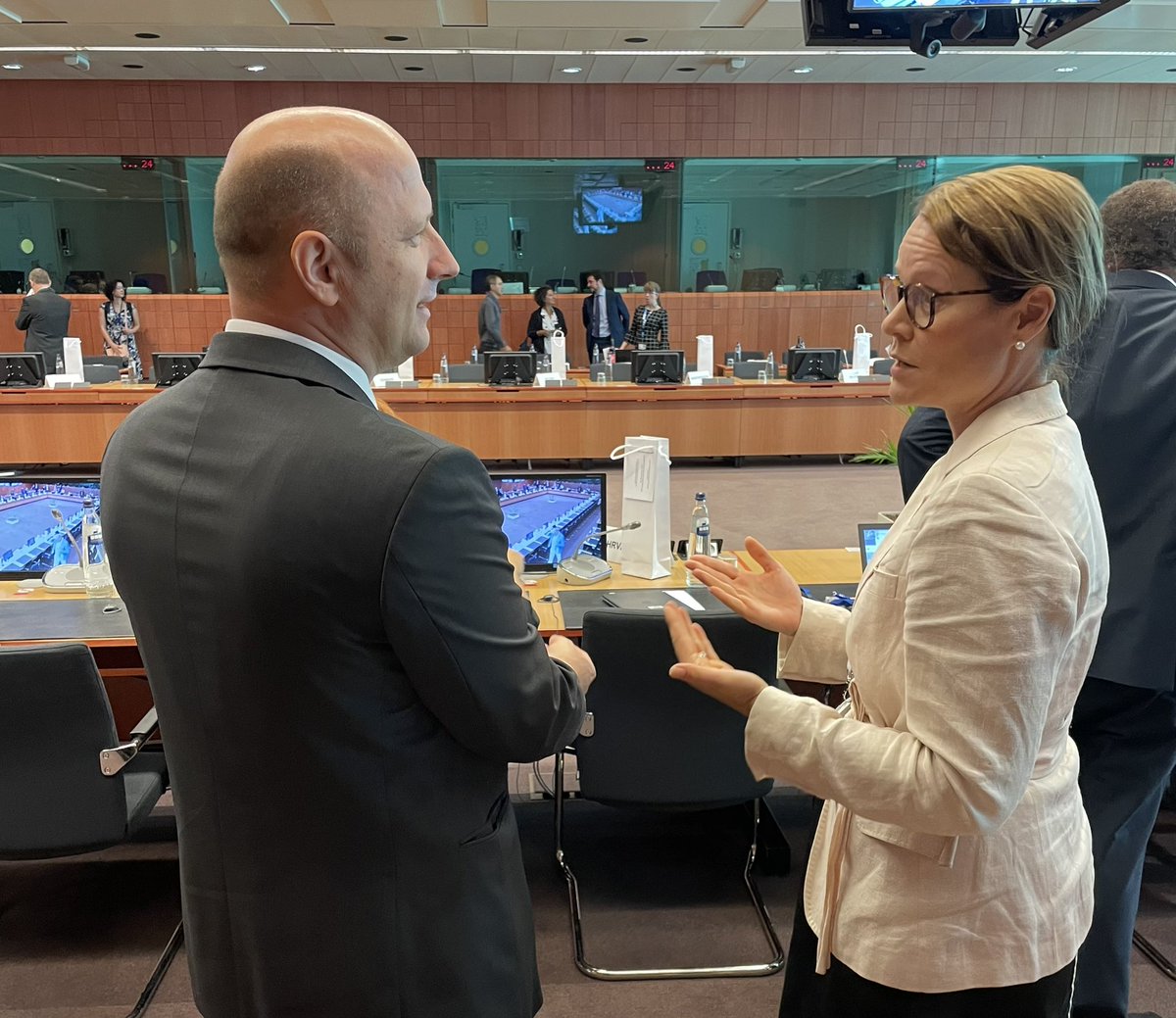 SLOtoEU's tweet image. Warm welcome to our new DPR David Brozina. Busy #CRPI meeting ahead of us as preparations of the extraordinary energy Council are on the agenda. #TTE #Energy @EU2022_CZ