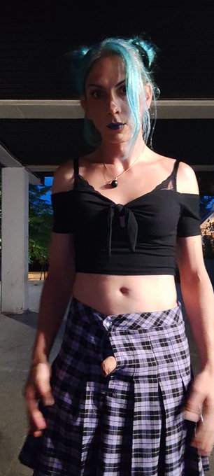 4 pic. #Outside ?
@transloverxx2 @SamuelReborn @ErectionAddict2 @Maddiewasmatty @sexaddiciton @SEXYBEAST742