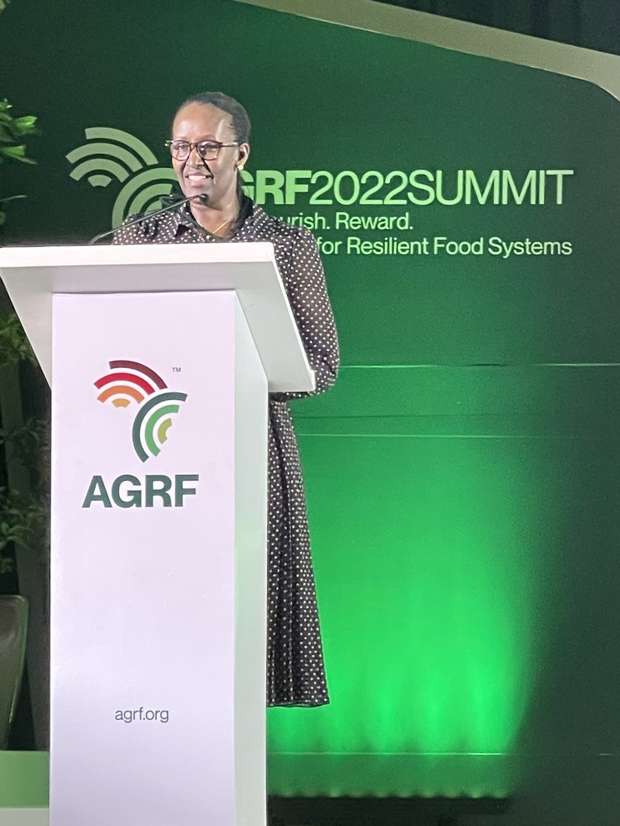 irisphotos's tweet photo. Surrounded by incredibly inspiring First Ladies at The AGRF summit who are dedicated to nutrition on the continent! @AGRAAlliance @TheAGRF @FirstLadyRwanda @HMDessalegn 
 #AGRF2022 https://t.co/nlI0Ll4aKV