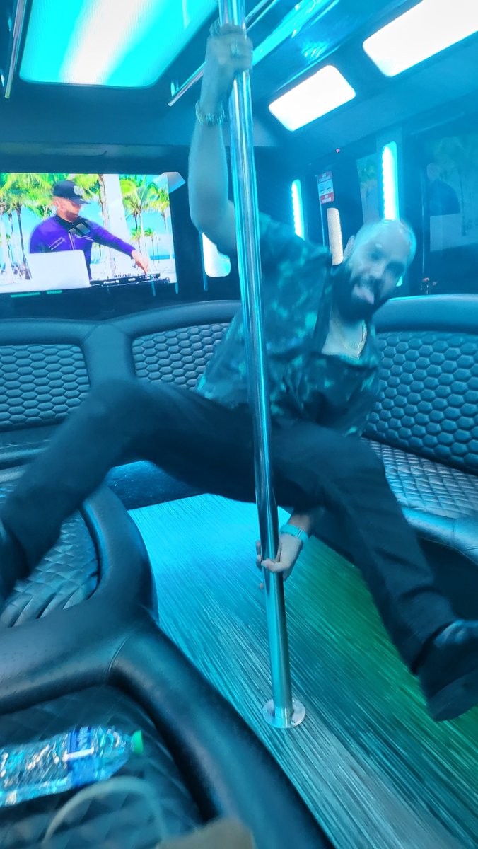 Marcology1776's tweet photo. Yo @RichardHeartWin 
" They hate us cause they ain't us!"

Don't out #HEXFlex bro😤
Whatever you can do I can do better 👀
😂🤣🙏❤️

$HEX #HEX #HEXican #stripper #strippole https://t.co/btxGbC1Fuz