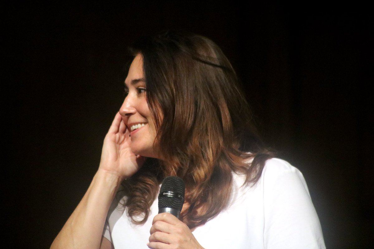 EarpaDerp's tweet photo. Is @emtothea DJ’ing in this photo? I certainly like to think so. #DJEm #fanfusionuk #WynonnaEarp #BringWynonnaHome https://t.co/j4nbijAdTm