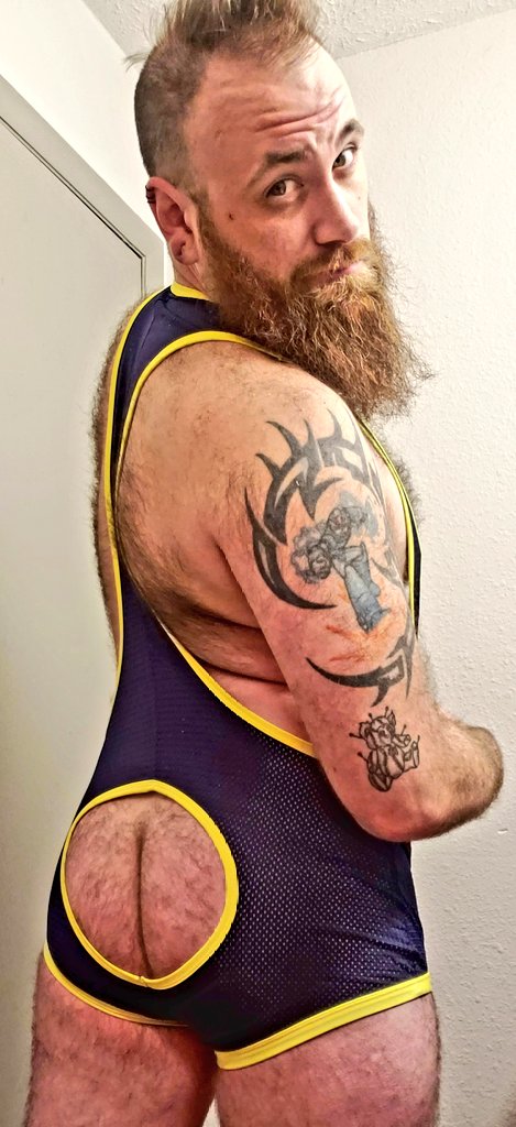 xXSIDEofBACONXx's tweet photo. Found out recently a FWB has a REALLY BIG wrestling fetish! Ordered this the night I found out and it just came in the other day. I'm super excited to surprise him by showing up at his place wearing this. He has no idea I bought a new singlet just for him. https://t.co/8ioTQ6VTL4