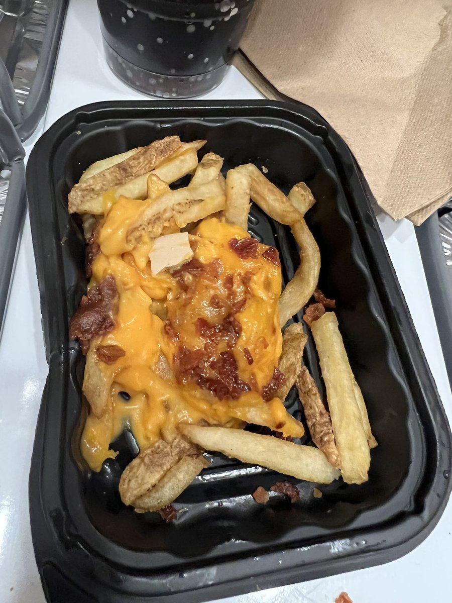 irod6506's tweet photo. Found broken ceramic in our fries @Wendys https://t.co/W6ZPIl9PUy