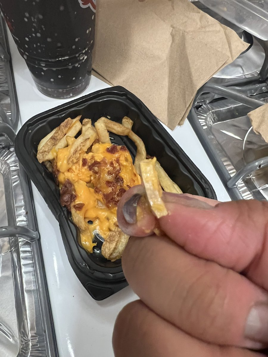 irod6506's tweet photo. Found broken ceramic in our fries @Wendys https://t.co/W6ZPIl9PUy
