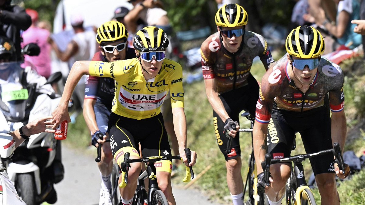 CyclingIsma's tweet photo. #LaVuelta22 Una cosa hay que decir: Tiene muy mala suerte, pero Roglic se va siempre de las carreras como un grande

Este año ya le dió medio Tour a un compañero corriendo con dos costillas rotas

Y ayer se cayó porque pelea hasta el final, cada etapa, tenga o no piernas
💛🖤 https://t.co/NzLQAPxQ9V