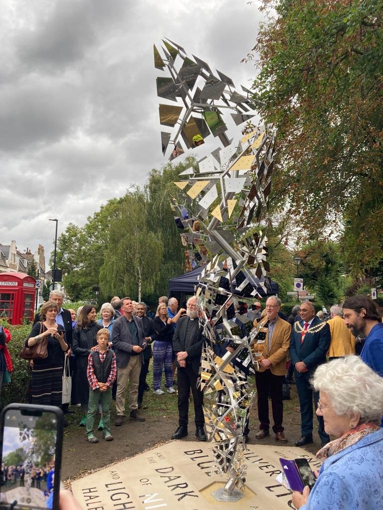 Matthew Fay (@matthewfay3) on Twitter photo Great turnout for unveiling <a href="/YeatsBedfordPk/">Discover🌻Bedford Park🌻with the young WB Yeats📱</a> artwork by <a href="/Conradshawcross/">Conrad shawcross</a> yesterday. Congratulations to all involved especially <a href="/CLDallat/">Cahal Dallat</a> Great turnout for unveiling <a href="/YeatsBedfordPk/">Discover🌻Bedford Park🌻with the young WB Yeats📱</a> artwork by <a href="/Conradshawcross/">Conrad shawcross</a> yesterday. Congratulations to all involved especially <a href="/CLDallat/">Cahal Dallat</a>