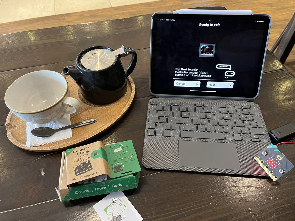 4321bev's tweet photo. What a fun way to start the day playing with my new #MicrobitV2 thanks to @microbit_edu. Can’t wait to introduce these to my students who are going to ABSOLUTELY LOVE THEM! 💚Thank you @blogmywiki @CodingLorna @aimseroo #MIEExpert2023 #edtech @UlsterEducation #PGCEPRIMARYUUC #ICT https://t.co/IxCKzJ36Ze
