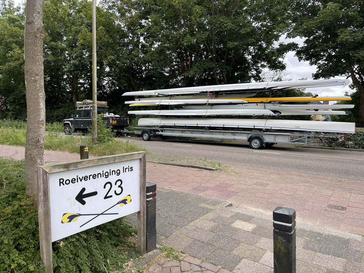 Botenwagen's tweet photo. Net een echt bedrijf. Even zelfs met een terreintrekker 😀 #transport #volvotrucks #volvofm #volvofh #boogie #roeien #boottransport https://t.co/1l1EFYYVTM