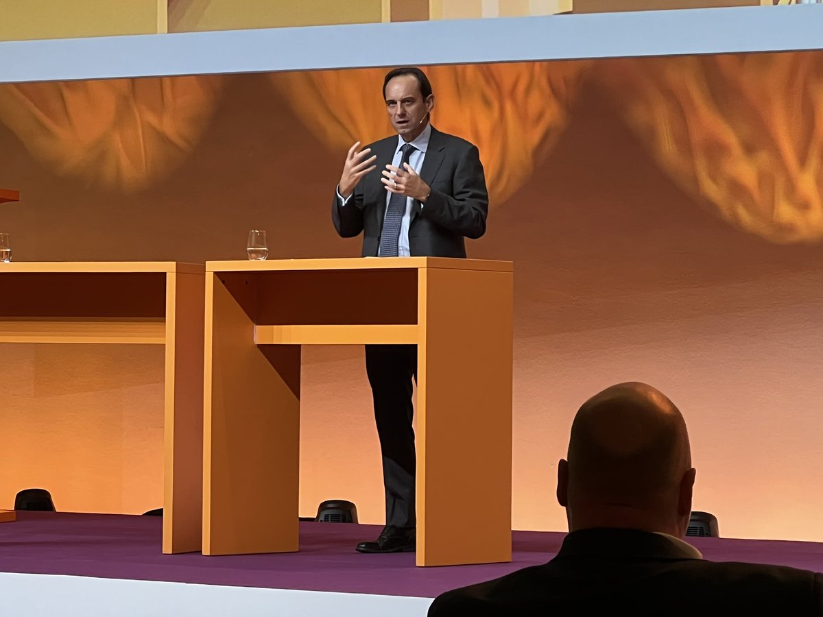 Mark Branson sieht den Zinsanstieg (kurzfristig), Risiken in Unternehmenskrediten und den Immobilienmarkt als wesentliche Themen für Banken #HBBanken @BaFin_Bund