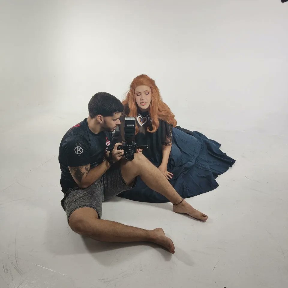WeareKikazaru's tweet photo. ¿Habéis visto Castlevania en @NetflixES ? 🧛

¡A nosotros nos encantó!

Por ello este pasado finde realizamos una sesión de fotos con "Cosplays" inspirados en la serie. 📺

Muchísimas gracias a @cgv_media 📸 y a las maravillosas "cosplayers" @sarah__garnett y @ManuMCosplay ❤️ https://t.co/Y3ythjVdXj