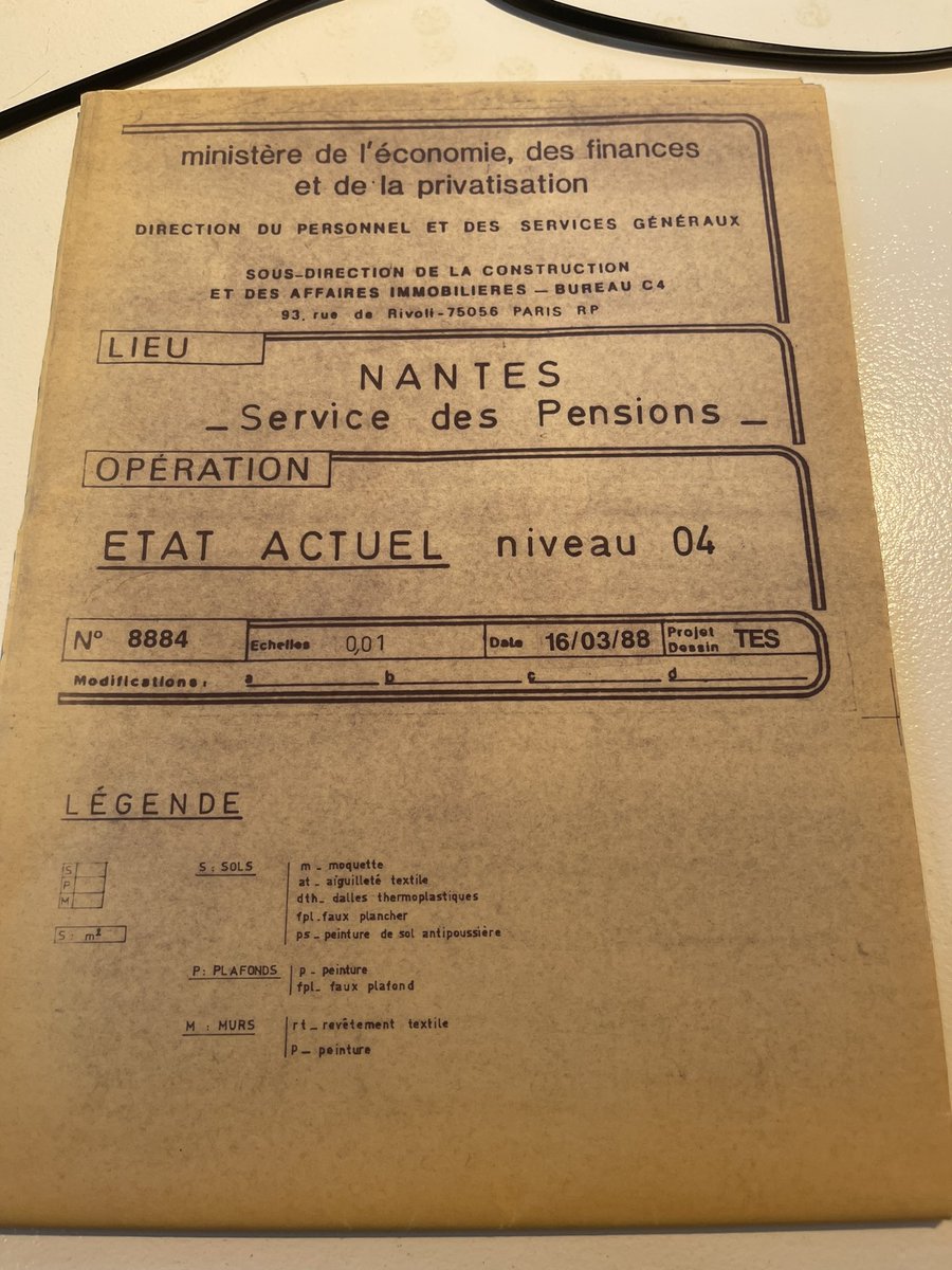 Chez TiCO on aime le papier, certains de nos clients aussi ❤️ Aujourd’hui, session de travail sur des plans papiers conservés soigneusement depuis 1988 !