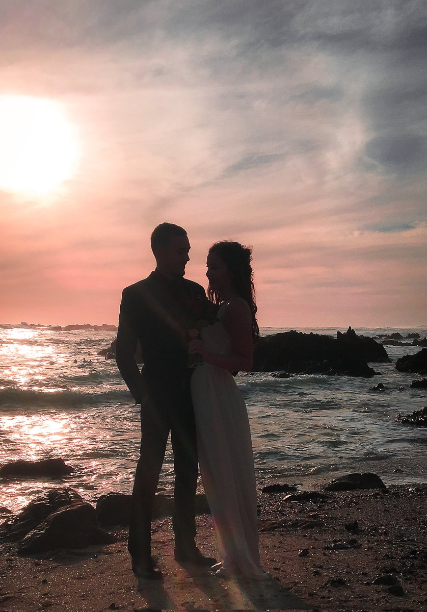 simplybeebyb's tweet photo. Just love this wedding picture i took back in 2017. 

#weddinginspiration #weddingphotography #wedding #weddingdress #beachwedding #sunset #beautiful #photographerlife #photomoment #photographylover #whereitallbegan #weddingvibes #simplybeebyb #ocean https://t.co/uBLbi1bYpM