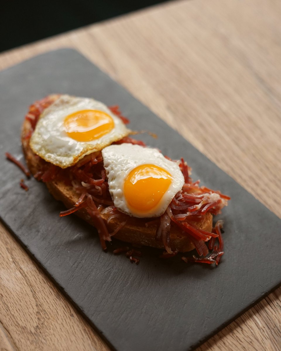 rest_lateral's tweet photo. #LTLovers [adj]
Dícese del conjunto de personas a las que se le hace la boca agua con el Huevo de Codorniz con Jamón Ibérico 🤤 https://t.co/mO849EOyIh