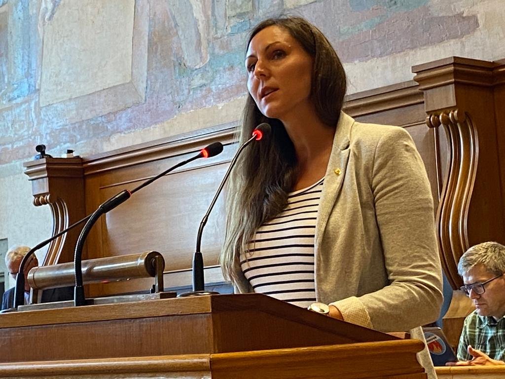 EVP Kanton Bern (@evppev_be) on Twitter photo Im <a href="/Kanton_Bern/">Kanton Bern</a> herrscht #Lehrpersonenmangel.
EVP-Grossrätin @KatjaStreiff setzt sich im #GRBE für geeignete Massnahmen ein, um mehr Berufsleute als Lehrerinnen und Lehrer zu gewinnen und ihnen eine bezahlbare Ausbildung zu ermöglichen. Im <a href="/Kanton_Bern/">Kanton Bern</a> herrscht #Lehrpersonenmangel.
EVP-Grossrätin @KatjaStreiff setzt sich im #GRBE für geeignete Massnahmen ein, um mehr Berufsleute als Lehrerinnen und Lehrer zu gewinnen und ihnen eine bezahlbare Ausbildung zu ermöglichen.