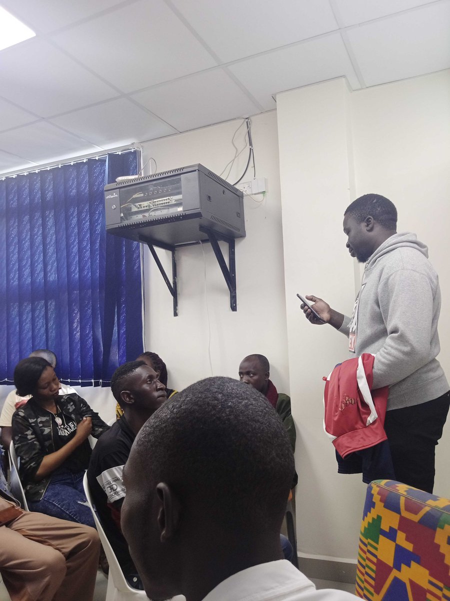 EasyMatatu's tweet photo. POV:
Training of new team members.
#EasyMatatuEasyRide
#EasyMatatuValuesYou https://t.co/WuVyFYTWhz