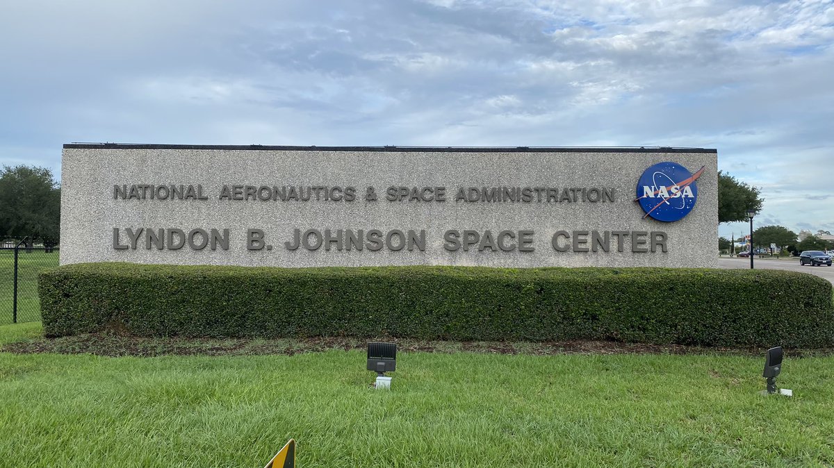 NASA_study's tweet image. お待たせしました〜！！
遅くなってごめんな🦏

今日からNASA留学の内容、感想、小ネタをツイートしていきますよん🎉
調子乗ってnoteとかも書いちゃいます📝