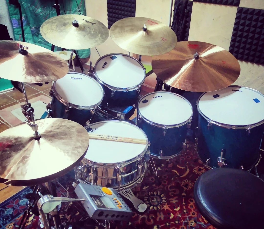 davidgigodrums's tweet photo. 🥁 Rock set 🥁

Usado en la grabación del disco 'Ride the Lion' con Dusty Riders

Ludwig Supraphonic 14x6.5'
Paiste 2002: Ride 24 HH 14 Crash 16, 18
Mapex M

Espera en casa

#Drums #TheChiptuneDrummer #ProfessionalAdventurer #ludwig #mapex #supraphonic #Paiste2002 #Rock #drumset https://t.co/Ij0RjsjPmq