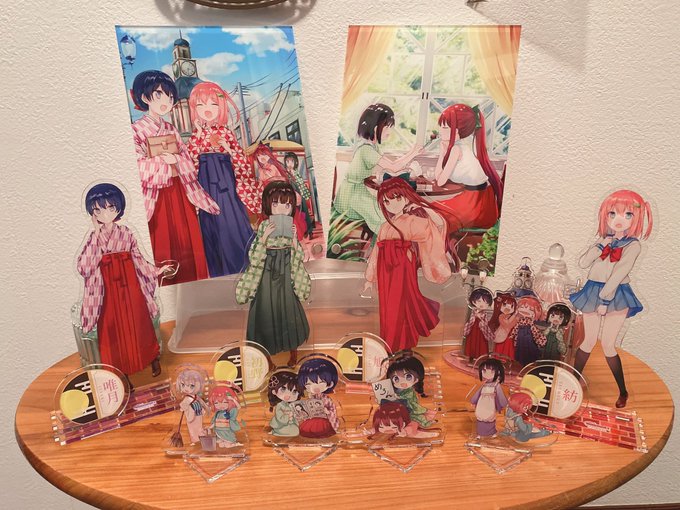 メロンさんのグッズ、アクリル系も揃ったので並べてみました
全部めちゃくちゃ綺麗に作っていただけてて嬉しいです😂 
