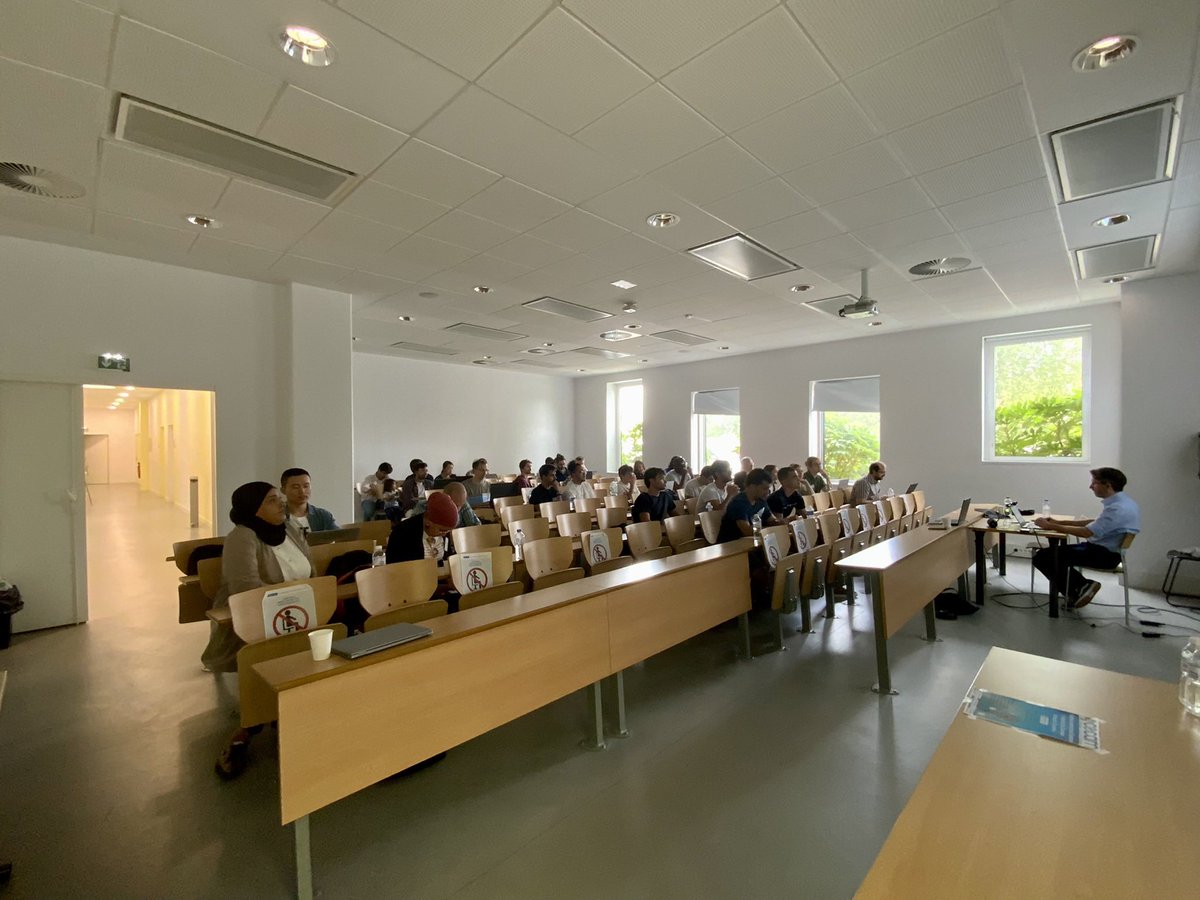 JWestermayr's tweet photo. 3rd day at #MLQCDyn: After Michael Gasteggerโs and @PavloDralโs lecture on #ML for MD, now @marquetand gives a lecture on #ML for excited state dynamics @CecamFr @cecamEvents #MLQC4Dyn https://t.co/UfG571D6bB
