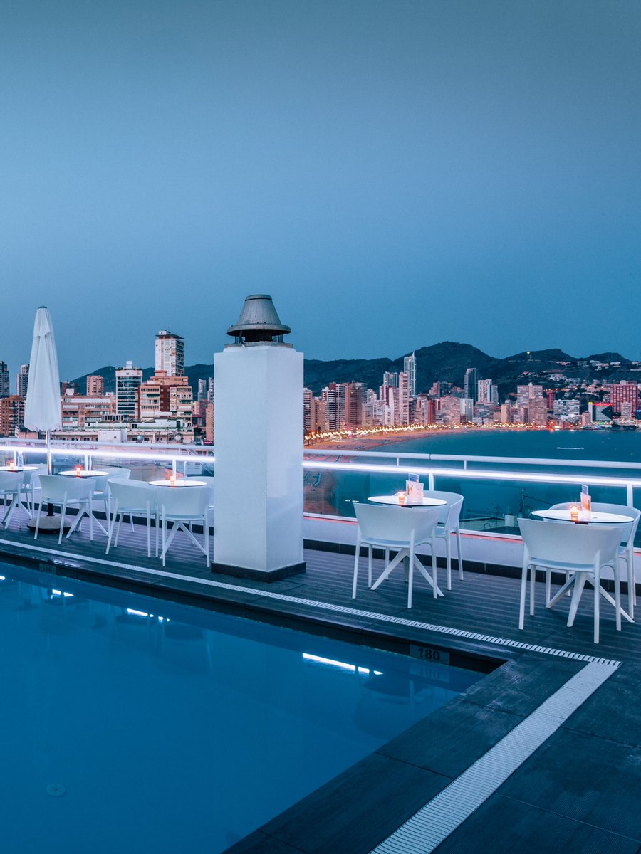 HotelCentroMar's tweet photo. Igual de bonitos que los días, son las noches 💫🥂 cuando al ver algo te sientas afortunado… ¡ahí es!

Just as beautiful as the days, are the nights ✨ when seeing something makes you feel lucky... that's it!

#HotelCentroMar #CSHoteles #Benidorm #mediterráneoenvivo #CostaBlanca https://t.co/JRrrCl0Q5M