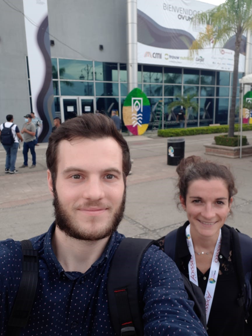 LeGouessant's tweet photo. Victor Fromentin & Clémence Philippe Manchec participent actuellement au salon OVUM à San Pedro Sula (Honduras) pour mettre en avant nos gammes #raizup et #easypill. C'est aussi l'occasion pour eux de rencontrer nos clients et prospects. #salonvolaille https://t.co/SD5gE9oj1C