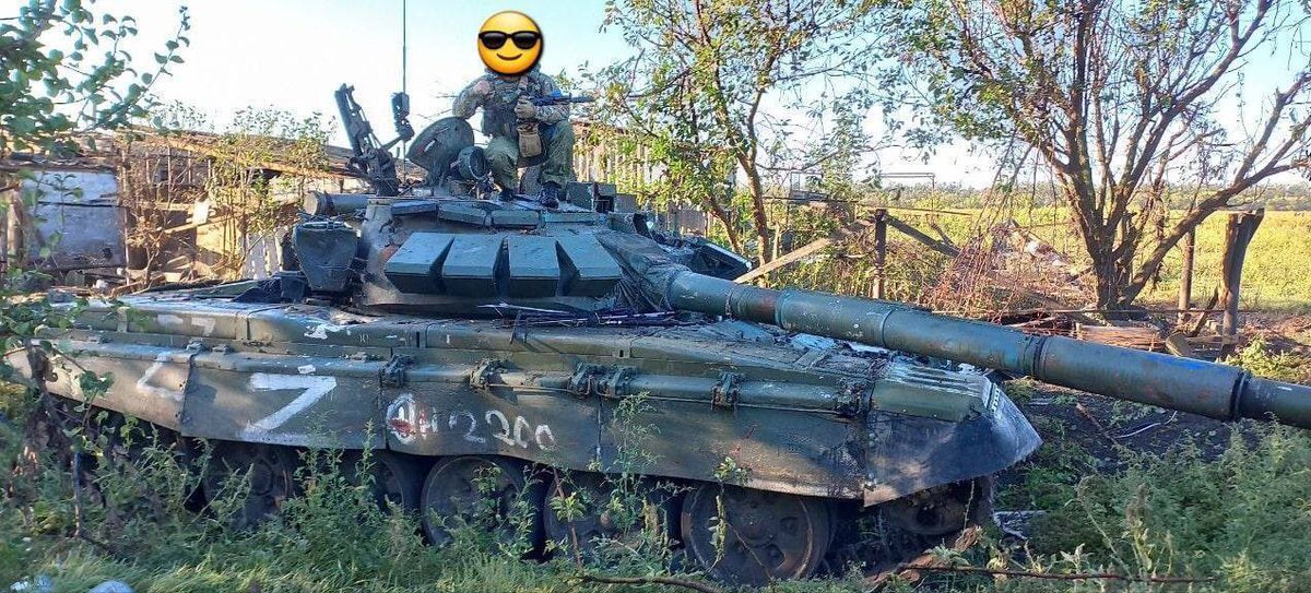Sagakino1's tweet photo. Ukrainian forces captured a Russian t72b3 on the outskirts of Balakliya #UkraineRussiaWar #UkrainianArmy #Ukraine #Balakliia https://t.co/tkwk685h2A