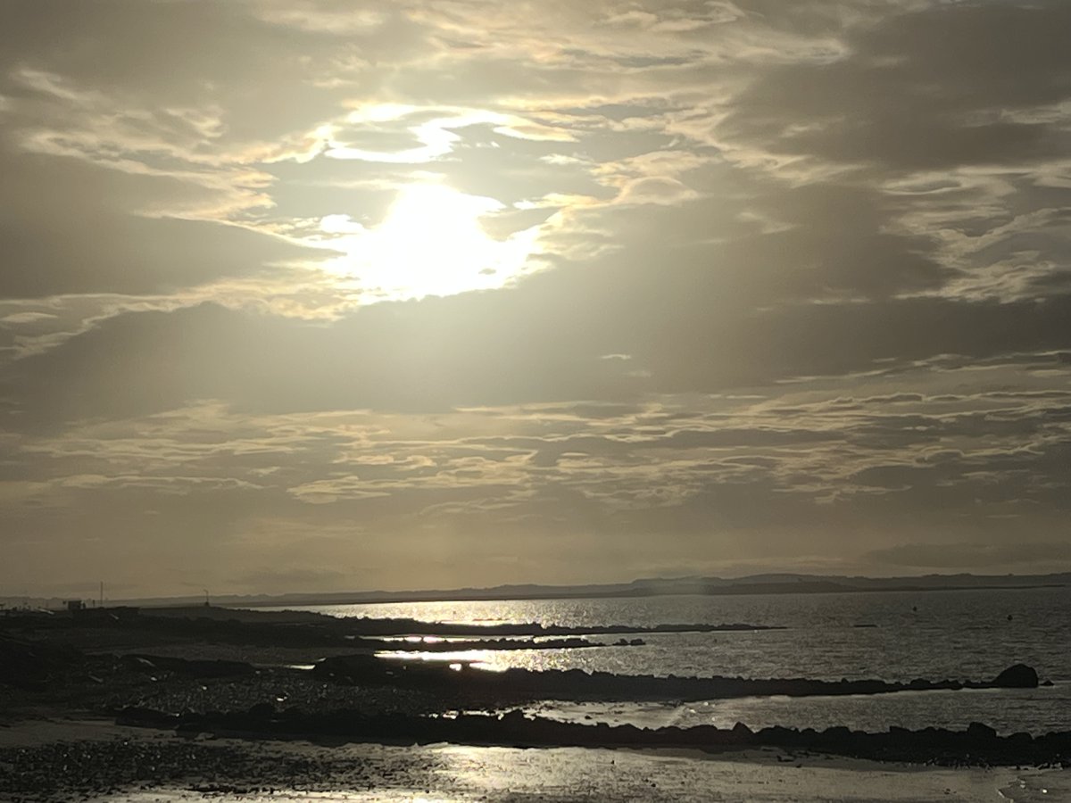 PNPaperCuts's tweet photo. Swimming between rain showers early this morning. Fab to be back in the sea following a break whilst in London for work. (Fab to be in London too, mind you.) https://t.co/sG3hLbXmaV