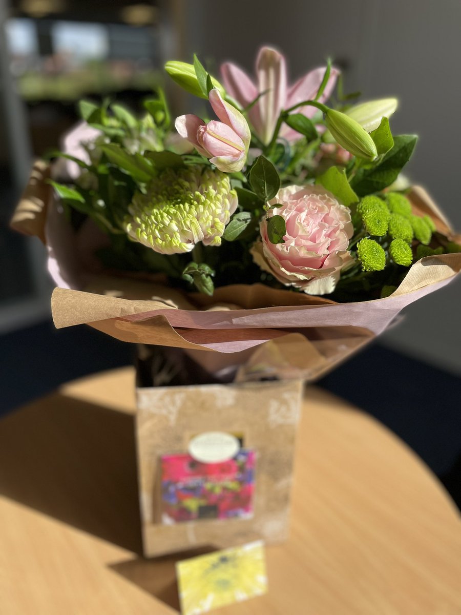 becxp's tweet image. Beautiful flowers from a grateful and happy client. Always lovely to be thanked at the end of a job ☺️ 💐🌺 #grateful #divorcelawyer #lovemyjob