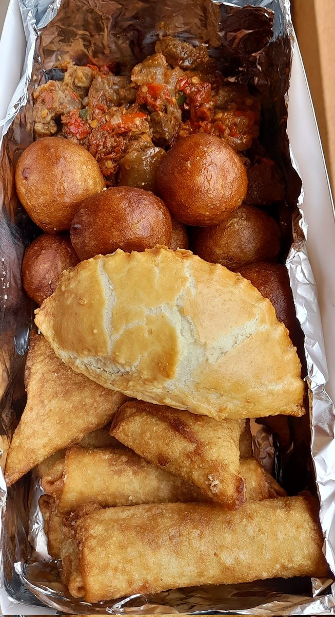AgathusCakery's tweet photo. Chops of life.... chop 1, chop 2.

Samosas 
Spring rolls 
Puffs 
Peppered beef
Meat pie

For bookings and enquiries;
Call/WhatsApp 08075397644 or send a DM. 

Pls retweet, thank you. https://t.co/QuTb7s0xeg