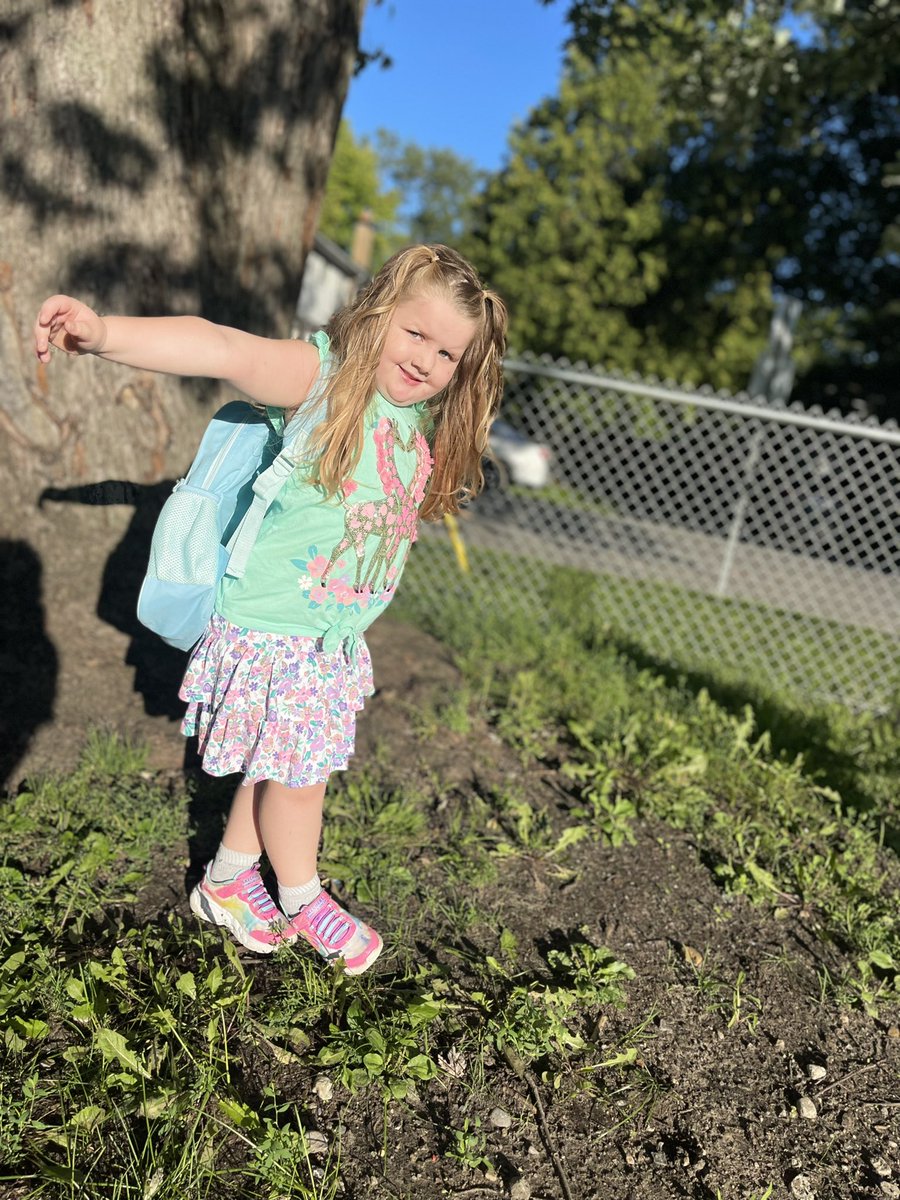 TracyMurphy101's tweet photo. Great first day back! Orianas first day starts today! Can’t believe how fast time flies! Oldest enters jr.high and has a gf and youngest enters elementary eager to learn, ahh stop growing so quickly 😩 #proudmother #littlemoments ❤️ https://t.co/1P9360Brwi